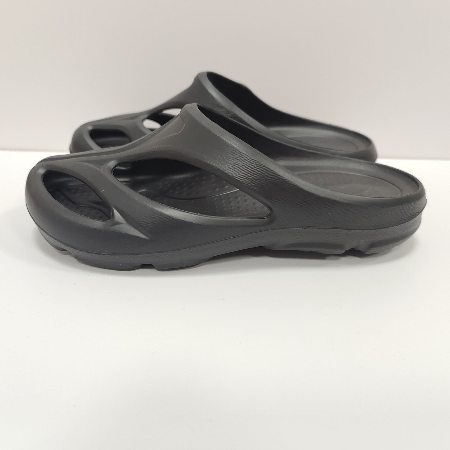 New Flat Hole Shoes For Men